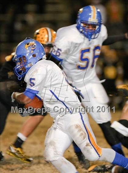 Thumbnail 3 in Lincolnton vs. Carver (NCHSAA 2A Semifinal) photogallery.