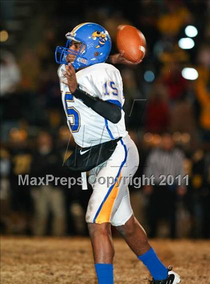 Thumbnail 1 in Lincolnton vs. Carver (NCHSAA 2A Semifinal) photogallery.