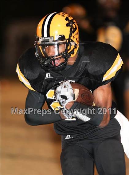 Thumbnail 3 in Lincolnton vs. Carver (NCHSAA 2A Semifinal) photogallery.