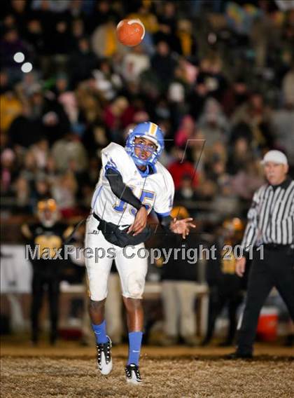 Thumbnail 1 in Lincolnton vs. Carver (NCHSAA 2A Semifinal) photogallery.