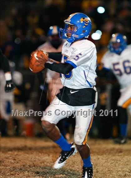 Thumbnail 3 in Lincolnton vs. Carver (NCHSAA 2A Semifinal) photogallery.