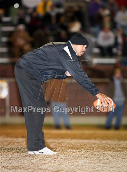 Thumbnail 2 in Lincolnton vs. Carver (NCHSAA 2A Semifinal) photogallery.
