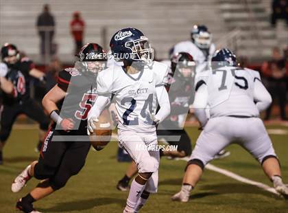 Thumbnail 3 in Oil City vs Meadville (PIAA D10 4A Semifinal) photogallery.