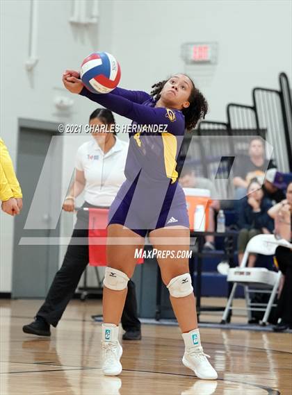 Thumbnail 3 in Burton vs. Granger (UIL 2A Bi-District Playoff) photogallery.