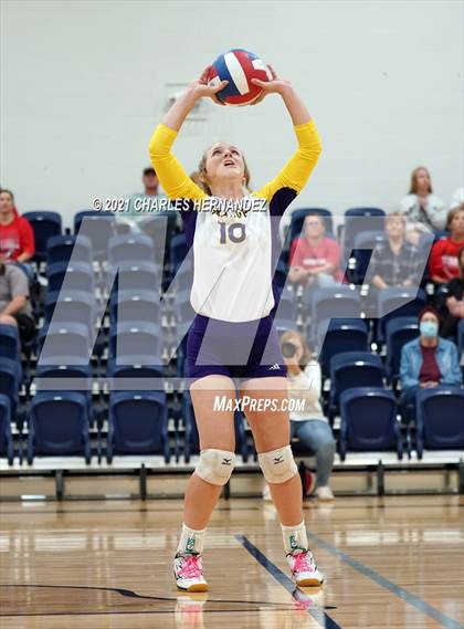 Thumbnail 2 in Burton vs. Granger (UIL 2A Bi-District Playoff) photogallery.