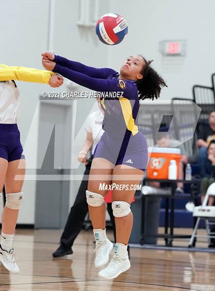 Thumbnail 2 in Burton vs. Granger (UIL 2A Bi-District Playoff) photogallery.