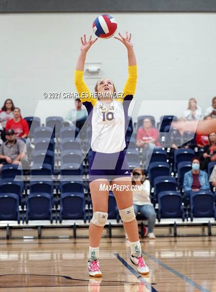 Thumbnail 3 in Burton vs. Granger (UIL 2A Bi-District Playoff) photogallery.