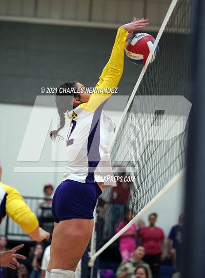 Thumbnail 3 in Burton vs. Granger (UIL 2A Bi-District Playoff) photogallery.