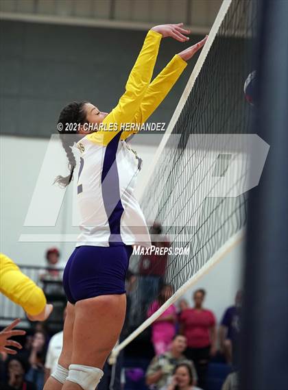 Thumbnail 1 in Burton vs. Granger (UIL 2A Bi-District Playoff) photogallery.