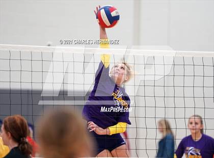 Thumbnail 3 in Burton vs. Granger (UIL 2A Bi-District Playoff) photogallery.