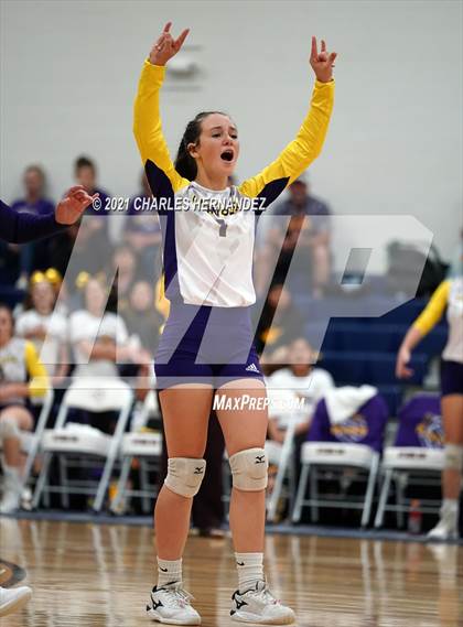 Thumbnail 2 in Burton vs. Granger (UIL 2A Bi-District Playoff) photogallery.