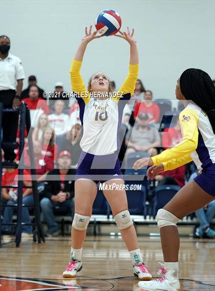 Thumbnail 3 in Burton vs. Granger (UIL 2A Bi-District Playoff) photogallery.