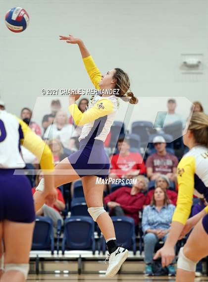 Thumbnail 2 in Burton vs. Granger (UIL 2A Bi-District Playoff) photogallery.