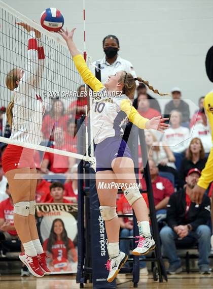 Thumbnail 2 in Burton vs. Granger (UIL 2A Bi-District Playoff) photogallery.