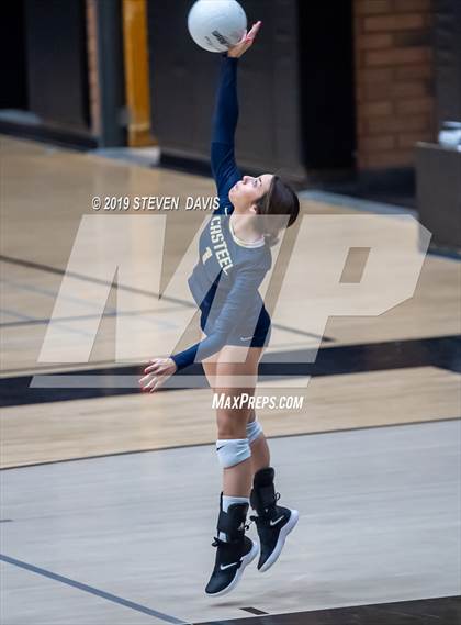 Thumbnail 3 in FR: Casteel vs Gilbert photogallery.