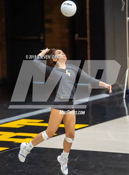 Thumbnail 1 in FR: Casteel vs Gilbert photogallery.