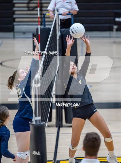 Thumbnail 1 in FR: Casteel vs Gilbert photogallery.