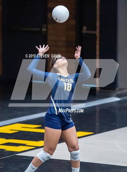 Thumbnail 2 in FR: Casteel vs Gilbert photogallery.