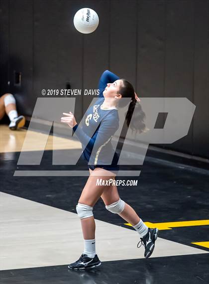 Thumbnail 1 in FR: Casteel vs Gilbert photogallery.