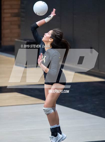 Thumbnail 1 in FR: Casteel vs Gilbert photogallery.