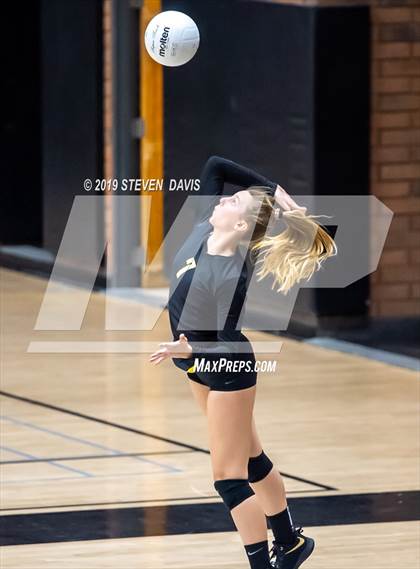 Thumbnail 1 in FR: Casteel vs Gilbert photogallery.