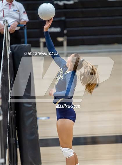 Thumbnail 1 in FR: Casteel vs Gilbert photogallery.