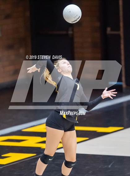 Thumbnail 2 in FR: Casteel vs Gilbert photogallery.