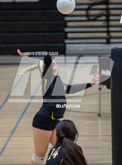 Thumbnail 2 in FR: Casteel vs Gilbert photogallery.