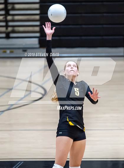 Thumbnail 3 in FR: Casteel vs Gilbert photogallery.