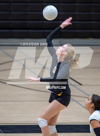 Thumbnail 2 in FR: Casteel vs Gilbert photogallery.