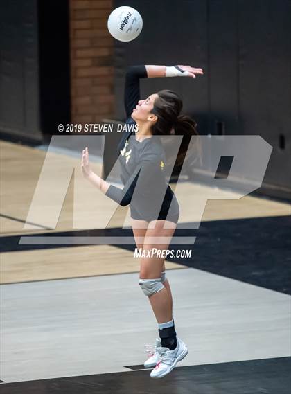 Thumbnail 2 in FR: Casteel vs Gilbert photogallery.