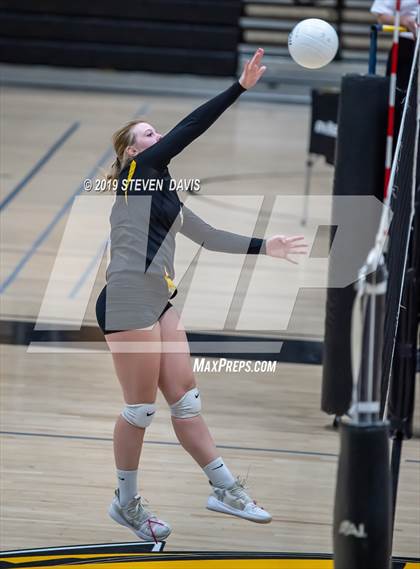 Thumbnail 3 in FR: Casteel vs Gilbert photogallery.