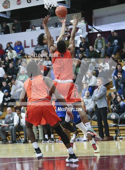 Thumbnail 2 in Vermont Academy vs. IMG Academy (Spalding Hoophall Classic) photogallery.