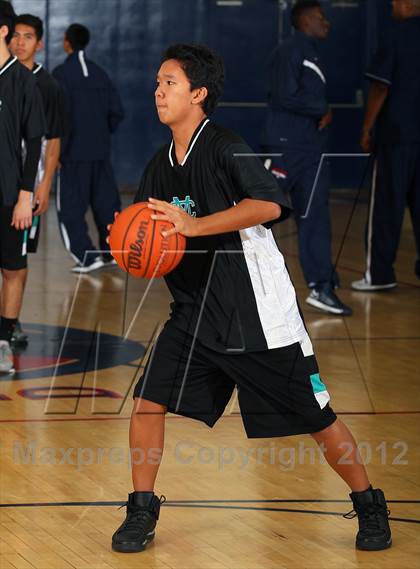 Thumbnail 3 in Contreras @ Bellarmine-Jefferson (Bell-Jeff Holiday Classic) photogallery.