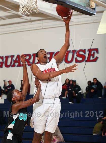 Thumbnail 3 in Contreras @ Bellarmine-Jefferson (Bell-Jeff Holiday Classic) photogallery.