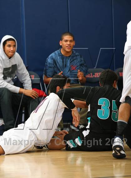 Thumbnail 3 in Contreras @ Bellarmine-Jefferson (Bell-Jeff Holiday Classic) photogallery.