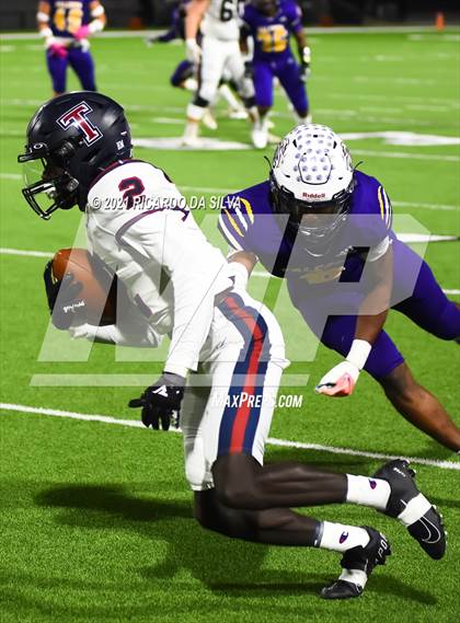 Thumbnail 3 in Jersey Village vs Tompkins (UIL 6A Area Playoff) photogallery.