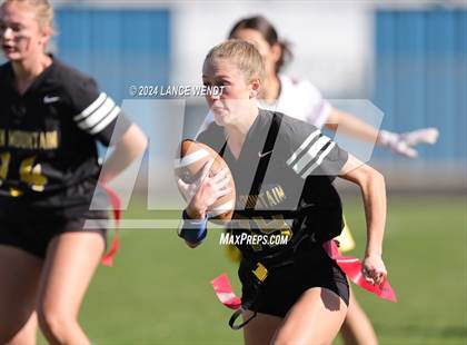 Thumbnail 1 in Green Mountain vs. Elizabeth (CHSAA 4A Second Round) photogallery.