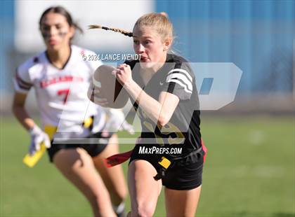 Thumbnail 3 in Green Mountain vs. Elizabeth (CHSAA 4A Second Round) photogallery.