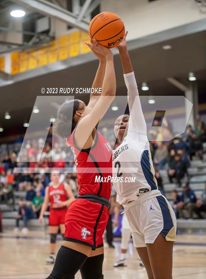Thumbnail 2 in Imperial vs. Mater Dei Catholic (CIF SDS D1 Championship) photogallery.
