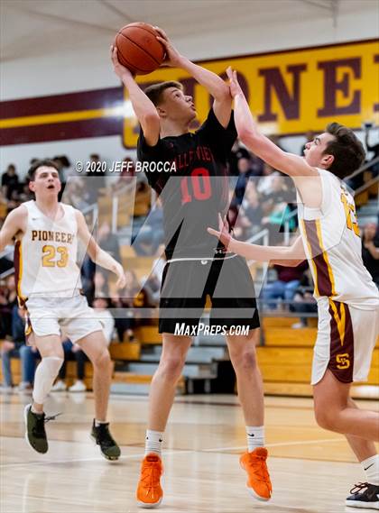 Thumbnail 2 in Valley View @ Simi Valley (CIF SS D3A Playoff 2nd Round) photogallery.