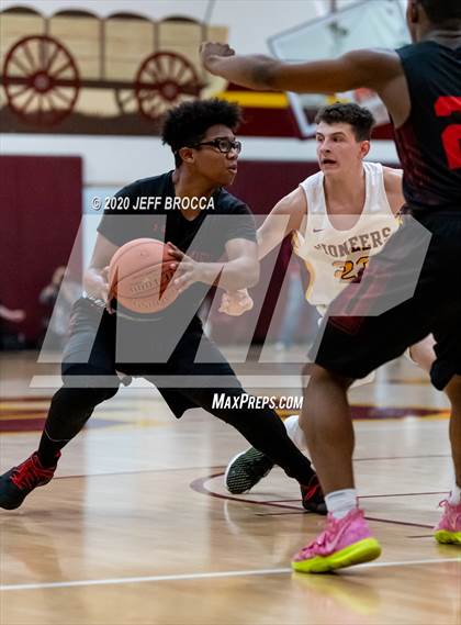 Thumbnail 2 in Valley View @ Simi Valley (CIF SS D3A Playoff 2nd Round) photogallery.
