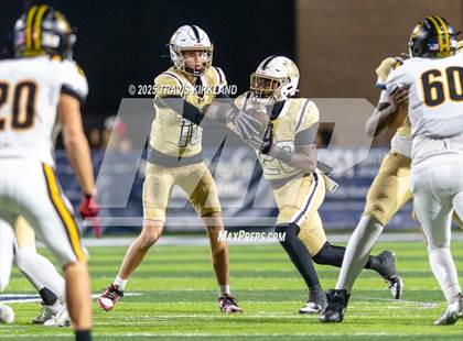 Thumbnail 2 in Moody vs. Corner (AHSAA 5A Round 1) photogallery.