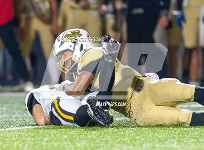 Thumbnail 1 in Moody vs. Corner (AHSAA 5A Round 1) photogallery.