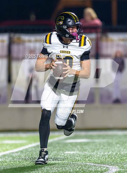 Thumbnail 2 in Moody vs. Corner (AHSAA 5A Round 1) photogallery.