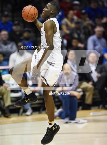 Thumbnail 2 in Bass Pro Tournament of Champions Dunking Contest photogallery.