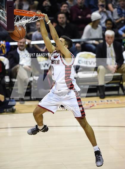 Thumbnail 1 in Bass Pro Tournament of Champions Dunking Contest photogallery.