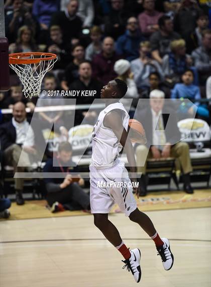 Thumbnail 2 in Bass Pro Tournament of Champions Dunking Contest photogallery.