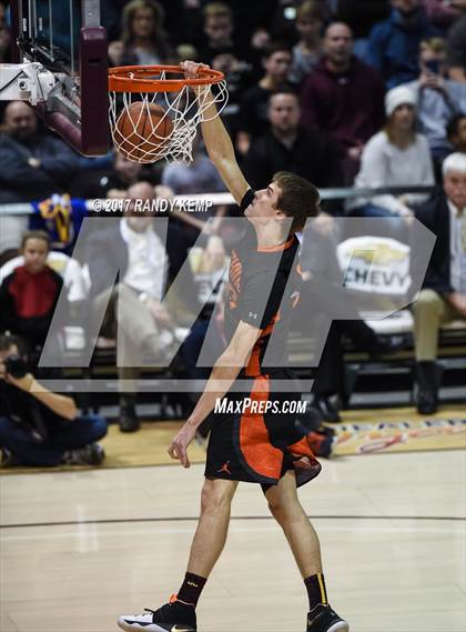 Thumbnail 3 in Bass Pro Tournament of Champions Dunking Contest photogallery.