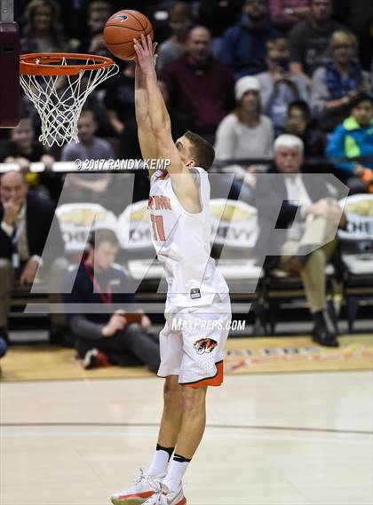 Thumbnail 2 in Bass Pro Tournament of Champions Dunking Contest photogallery.